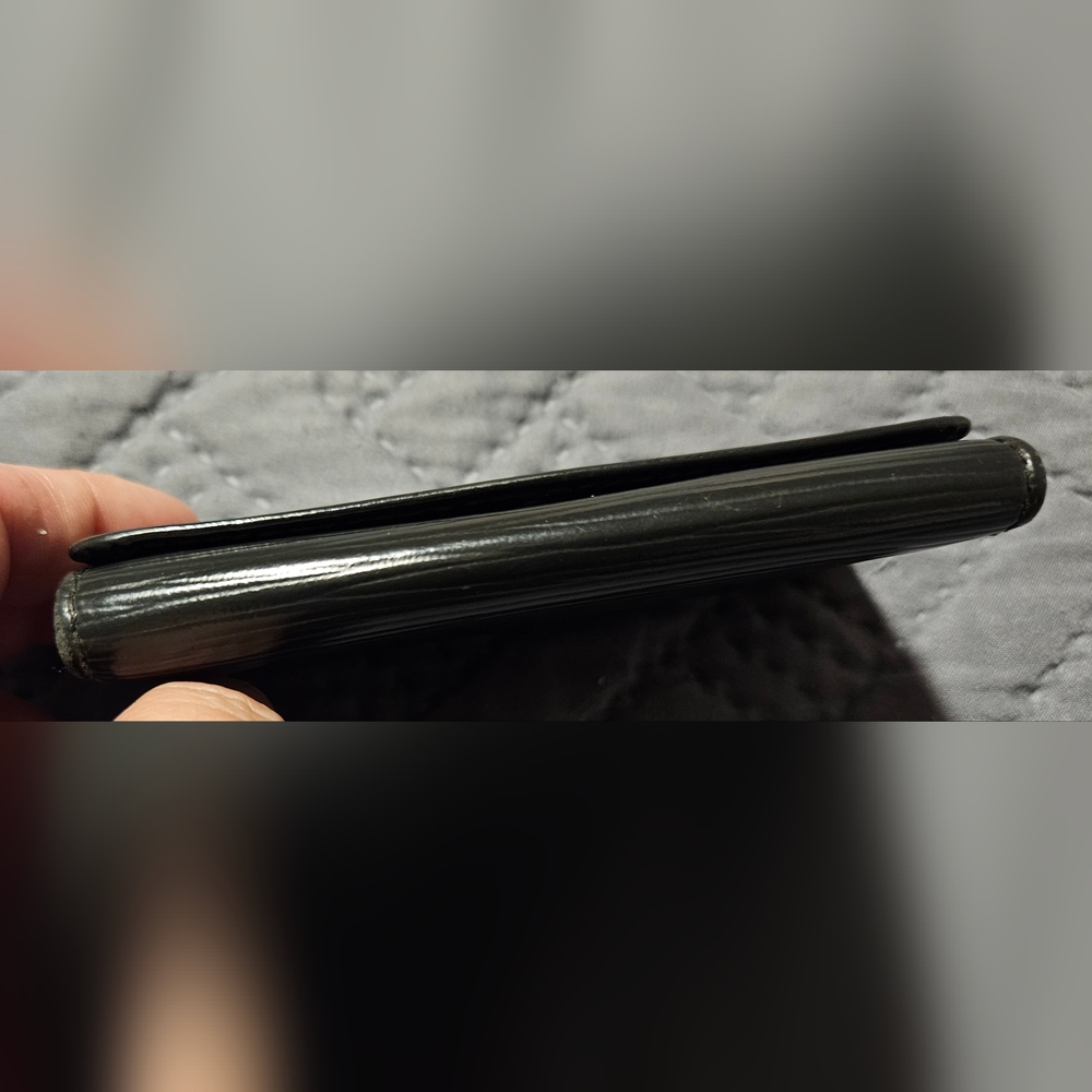 LOUIS VUITTON - PRISTINE LV EPI KEY CASE - Picture 8 of 16